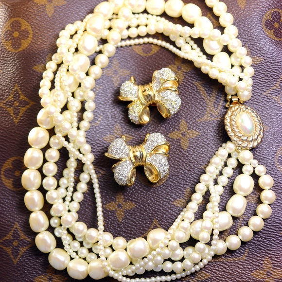 Carolee Elegant Six Strand Simulated Pearl Necklace with Gorgeous Clasp - Picture 15 of 15